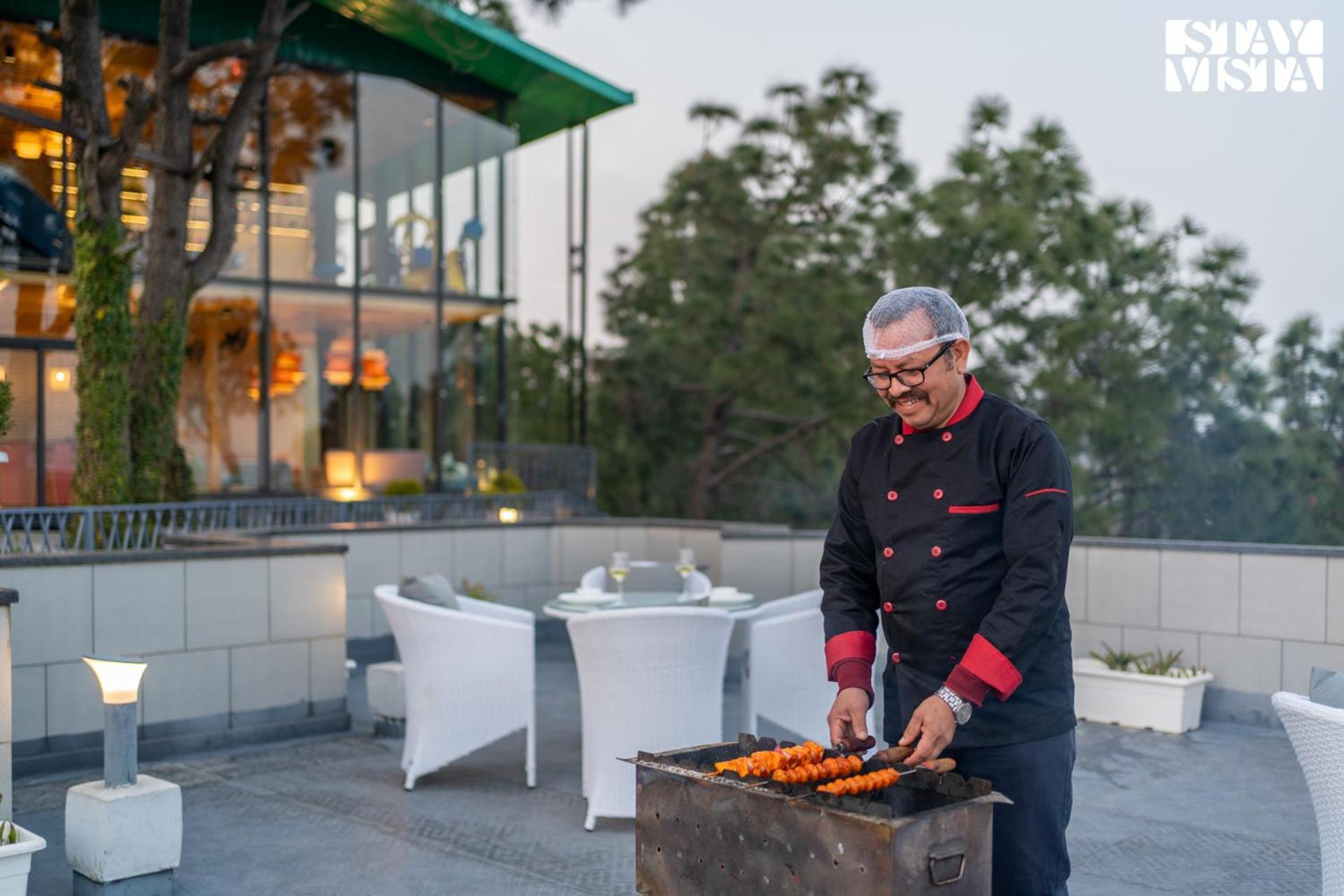 Stayvista At Serene With Outdoor Bonfire Barog 외부 사진